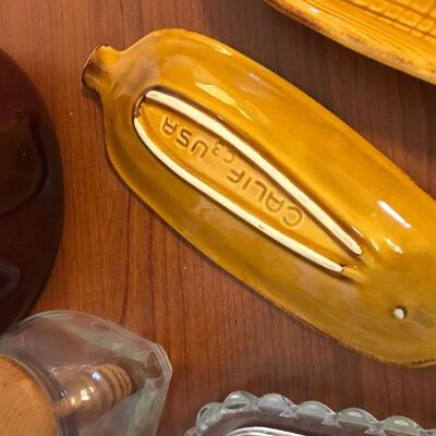 Vintage Mix of Kitchen Miscellaneous Items (65)