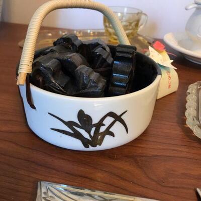 Vintage Mix of Kitchen Miscellaneous Items (65)