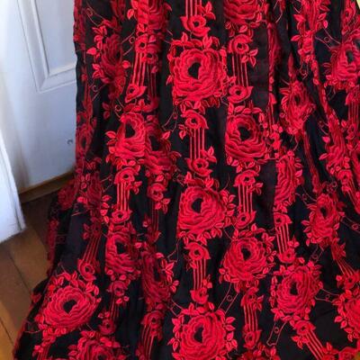 Alice and Olivia by Stacey Bendet Black and Red Rose Ball Gown Size 10