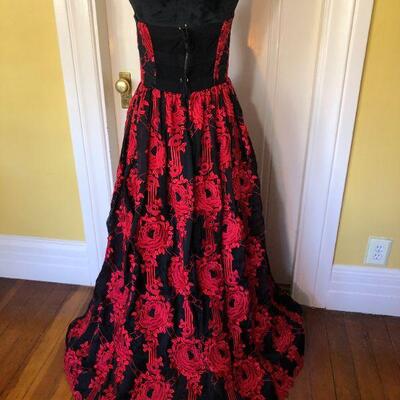 Alice and Olivia by Stacey Bendet Black and Red Rose Ball Gown Size 10
