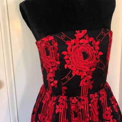 Alice and Olivia by Stacey Bendet Black and Red Rose Ball Gown Size 10