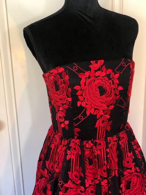 alice and olivia red gown