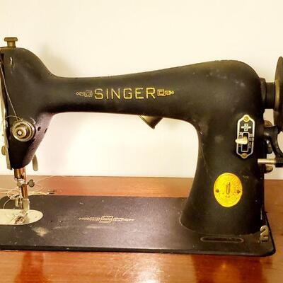 1938 MODEL 66 SINGER SEWING MACHINE 