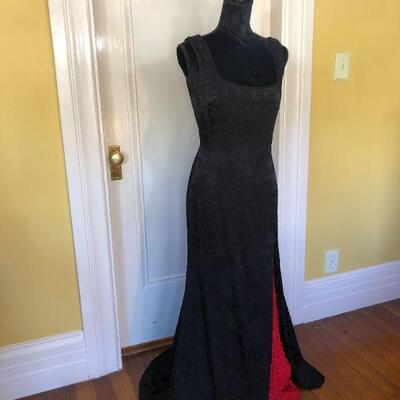 Redux Charles Chang-Lima Black Fitted Gown with Dramatic Red Slit Size 10
