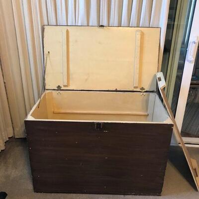Vintage Wood Storage Chest With Middle Shelf (78)