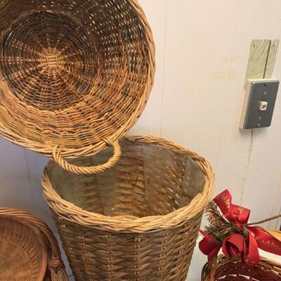 Mix Group of Vintage Baskets (86)