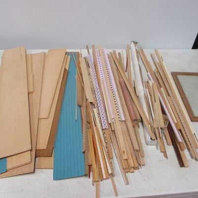 Lot 125a - Doll House Building Components Molding 