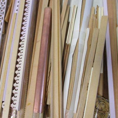 Lot 125a - Doll House Building Components Molding 