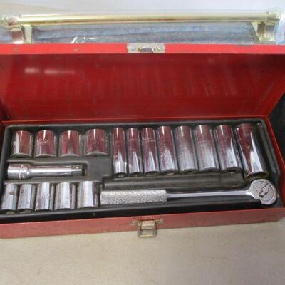 Lot 145 - Plastic Oil Drain - Socket Set - Towel Holder