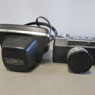 Lot 155 - Yashica Minister III 35mm Film Camera Yashinon-DX 1:2.8 f=45 Lens & Case