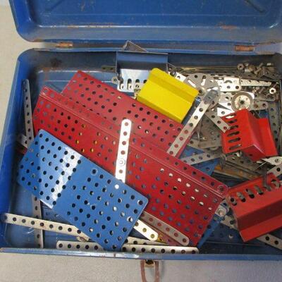 Lot 162 - Vintage The Constructioneer Metal Building Set