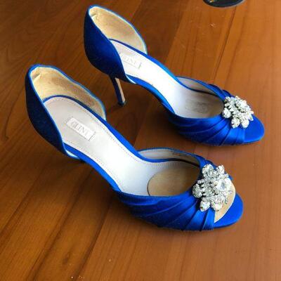 Beautiful Glint Blue Heels with White Crystals in Size 9 M