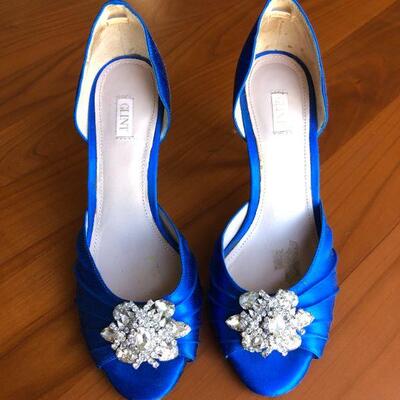 Beautiful Glint Blue Heels with White Crystals in Size 9 M