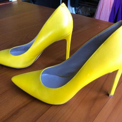 Nine West Yellow Leather Pumps Heels in Size 8.5 M