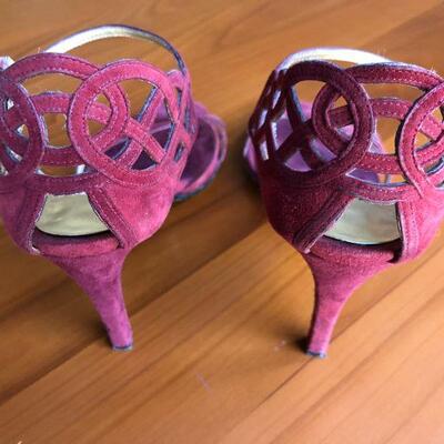 Beautiful Escada Purple Burgundy Suede Heels Made in Italy Size 39