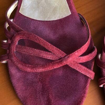 Beautiful Escada Purple Burgundy Suede Heels Made in Italy Size 39