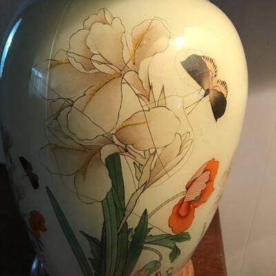 Vintage Pair of Decorative Lamps (104)