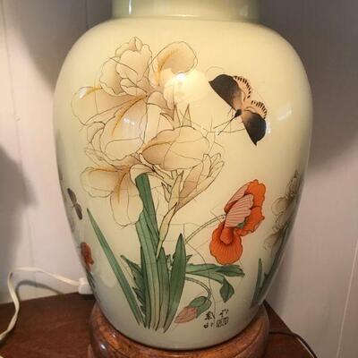 Vintage Pair of Decorative Lamps (104)