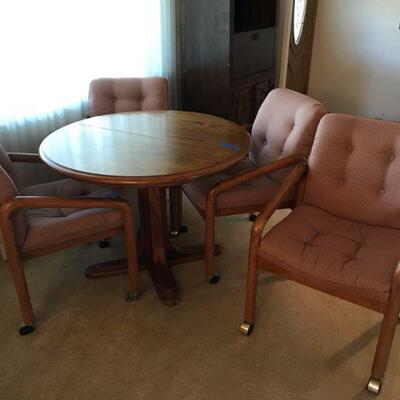 Vintage Wood Oak Table With Matching Chairs on Casters (`108)