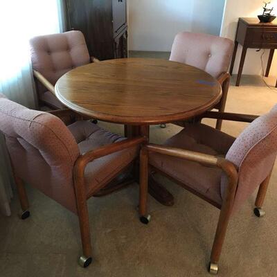 Vintage Wood Oak Table With Matching Chairs on Casters (`108)