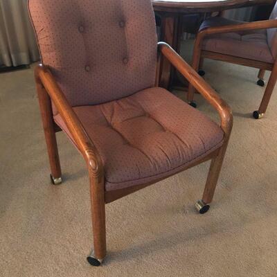 Vintage Wood Oak Table With Matching Chairs on Casters (`108)