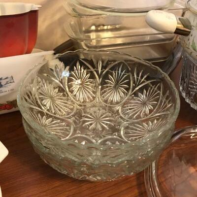 Vintage Mix Variety of Kitchen Items Baking Pans, Pitcher, Crystal Bowls, Corningware, etc (110)