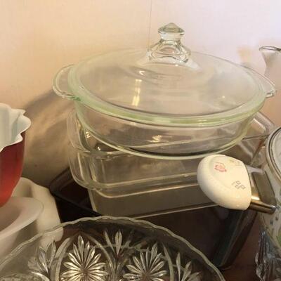 Vintage Mix Variety of Kitchen Items Baking Pans, Pitcher, Crystal Bowls, Corningware, etc (110)