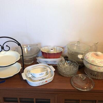 Vintage Mix Variety of Kitchen Items Baking Pans, Pitcher, Crystal Bowls, Corningware, etc (110)