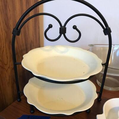 Vintage Mix Variety of Kitchen Items Baking Pans, Pitcher, Crystal Bowls, Corningware, etc (110)