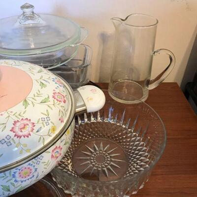 Vintage Mix Variety of Kitchen Items Baking Pans, Pitcher, Crystal Bowls, Corningware, etc (110)
