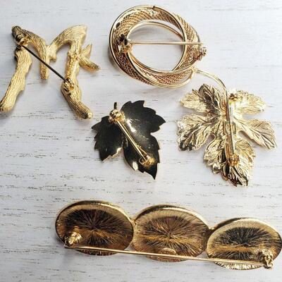 GOLD TONED BROOCHES LOT #1 
