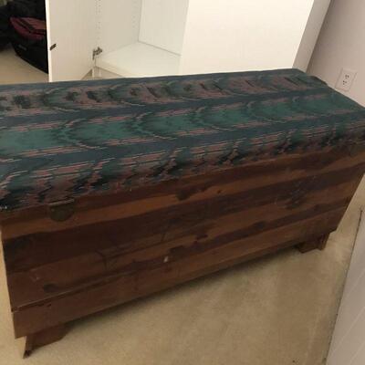 Vintage Cavalier Blonde Wood Cedar Chest (112)
