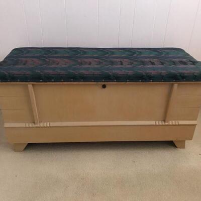 Vintage Cavalier Blonde Wood Cedar Chest (112)