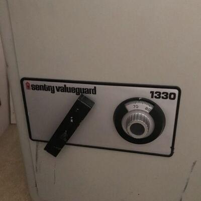 Vintage Sentry Valueguard Safe (114)