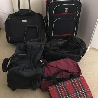 Mixed Lot of Various Luggage Bag and Travel Pieces (122)