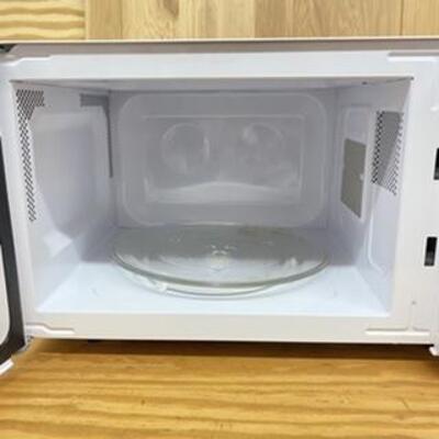 Sharp Carousel White Microwave Oven = Like New