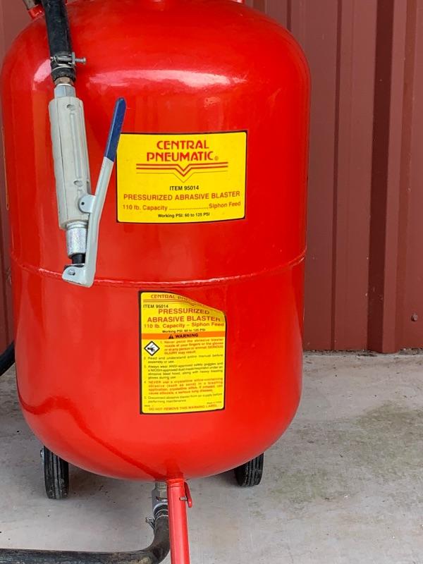 Central Pneumatic Pressurized Abrasive Blaster / Sandblaster