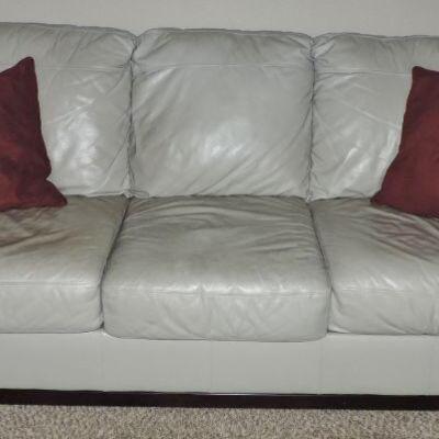 LOT 4  LEATHER SOFA COUCH