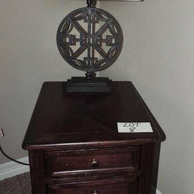 LOT 8  HAVERTY'S SIDE TABLE & LAMP