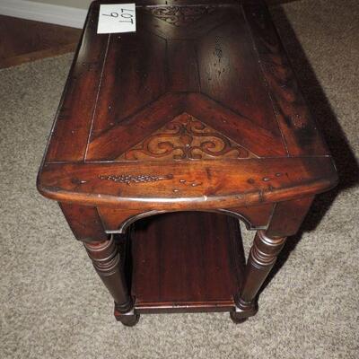 LOT 9  HAVERTY'S TWO TIER SIDE TABLE