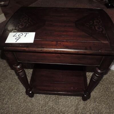 LOT 9  HAVERTY'S TWO TIER SIDE TABLE