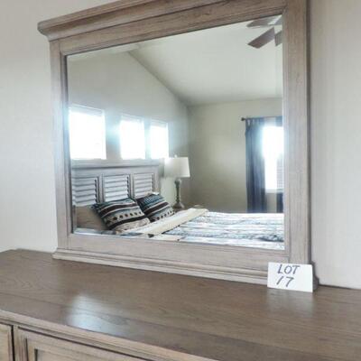 LOT 17  HAVERTY' FURNITURE DRESSER WITH MIRROR