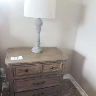 LOT 18  HAVERTY FURNITURE NIGHTSTAND & LAMP