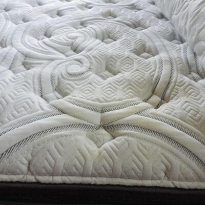 LOT 19  CALIFORNIA KING SIZE BED
