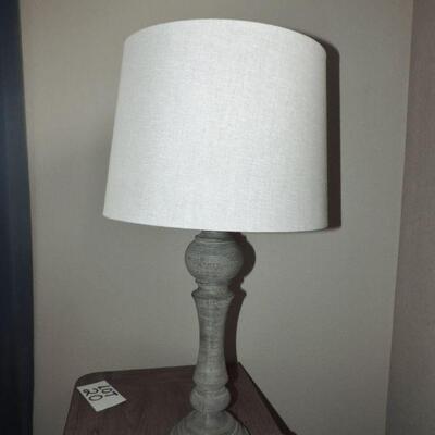 LOT 20  HAVERTY FURNITURE NIGHTSTAND & LAMP