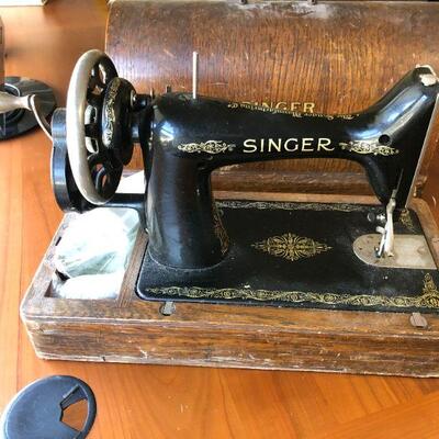 Antique Singer Sewing Machine 99 Filigree Design Serial Number in Working Condition Original Case