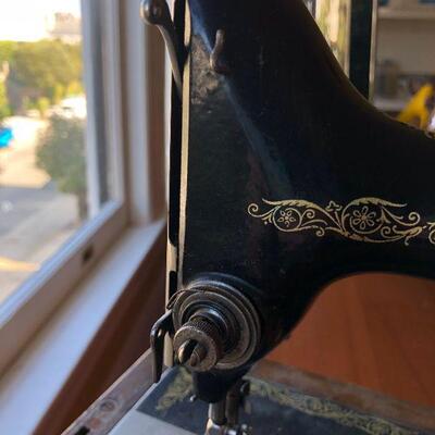 Antique Singer Sewing Machine 99 Filigree Design Serial Number in Working Condition Original Case