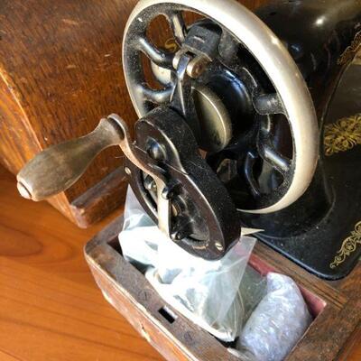 Antique Singer Sewing Machine 99 Filigree Design Serial Number in Working Condition Original Case