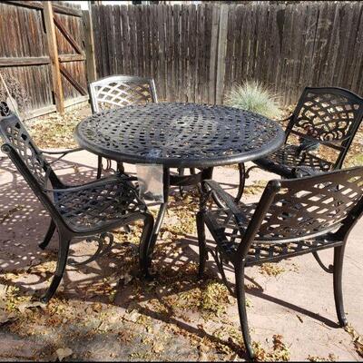 Lot 13: Patio Set (Table, Chairs, Umbrella and Matching Cushions 