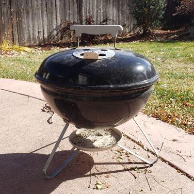 Lot 18: Small Tabletop Weber Grill